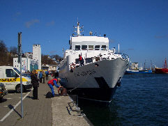 Fhre im Hafen Sassnitz